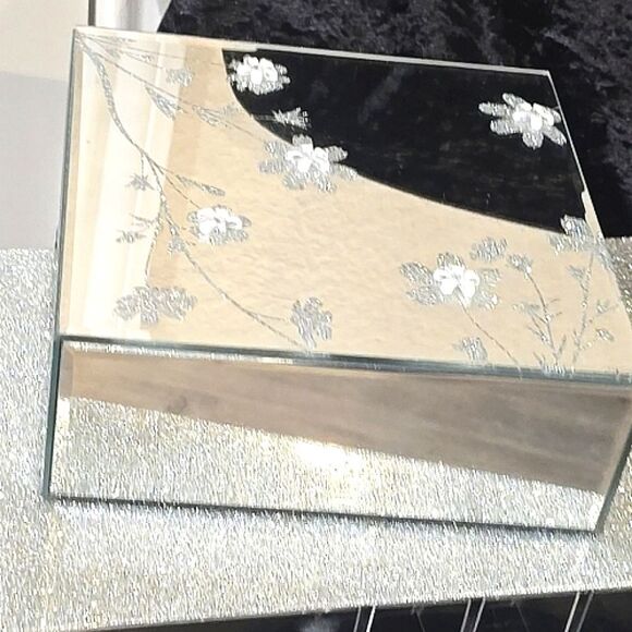 Heaton & Parke 3D Floral Embellished Mirrored Jewelry Box - Picture 8 of 8